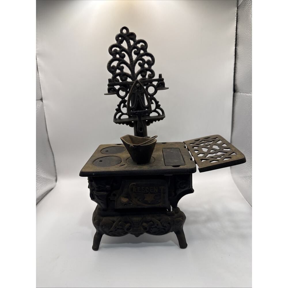 Crescent Miniature Salesman Sample Cast Iron Stove W/Pot CS2